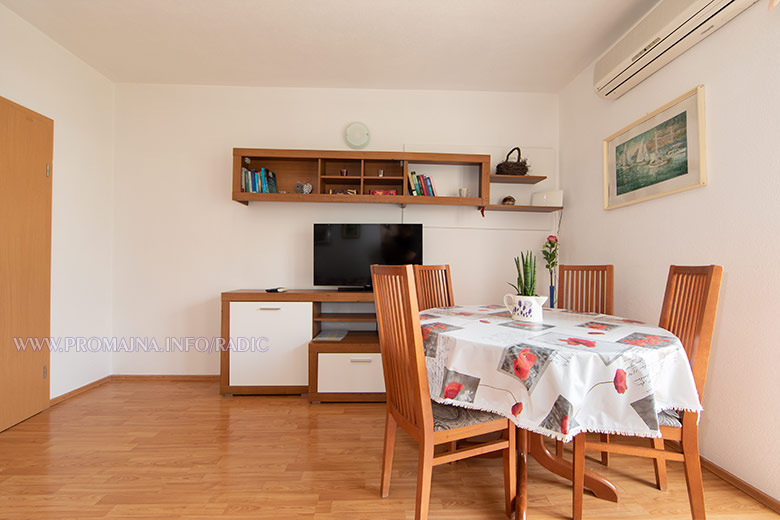 apartments Radić, Promajna - dining room