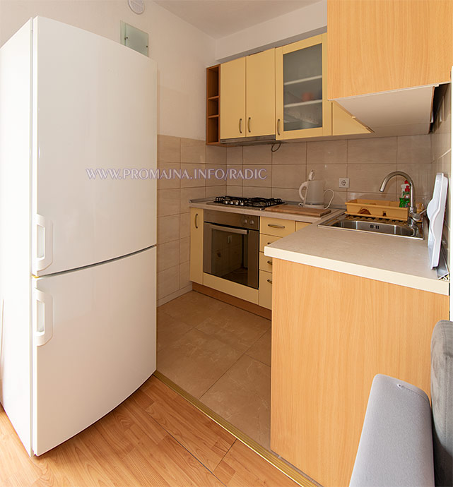 apartments Radić, Promajna - kitchen