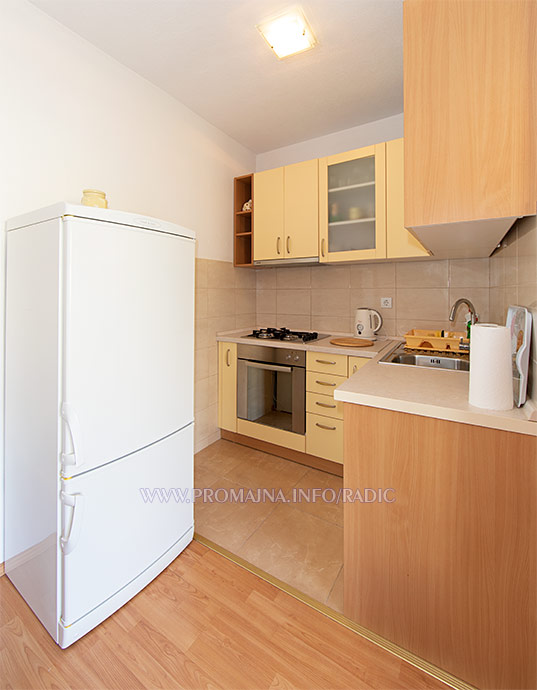 apartments Radić, Promajna - kitchen