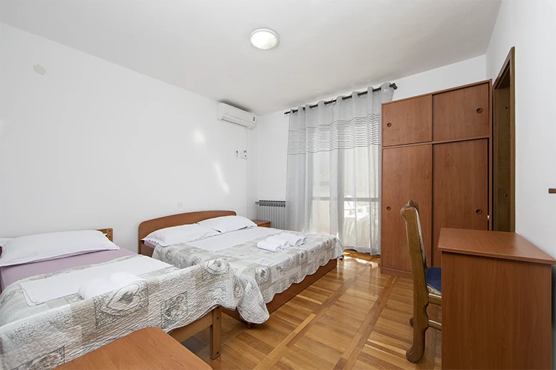Apartments Tolj, Promajna - bedroom