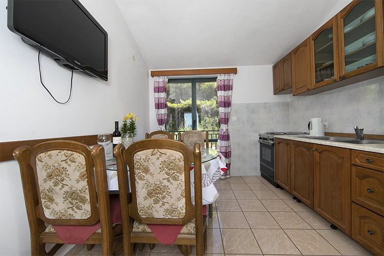 Apartments Tolj, Promajna - dining room