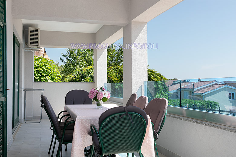 Apartments Tolj, Promajna - veranda with sea view