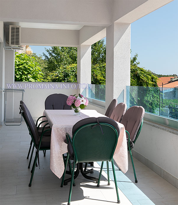 Apartments Tolj, Promajna - veranda with sea view